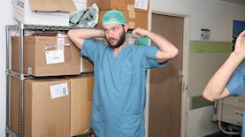 עוז זהבי בבית החולים איכילוב, צילום: אור גפן